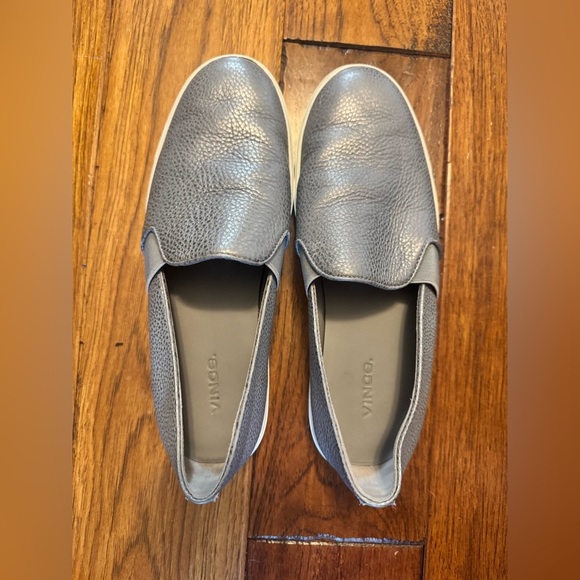 VINCE. Blair EUC size 8.5 in silver gunmetal - Picture 2 of 4
